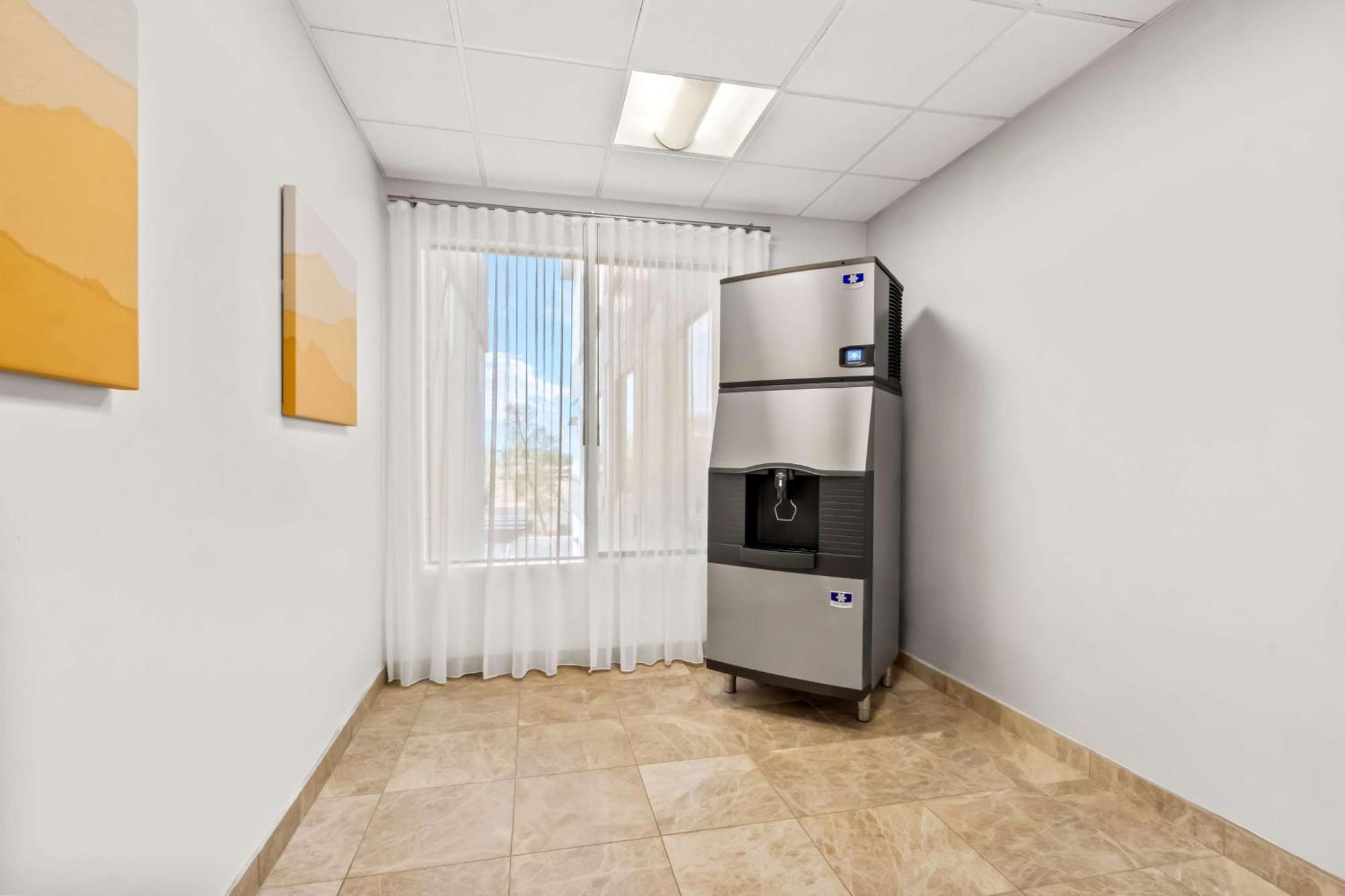Spark By Hilton Phoenix East Mesa Exterior photo